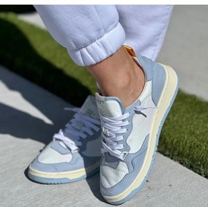 Oncept Phoenix Sneaker blue vapor womens size 7.5